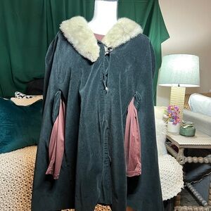 Elegant Black Cape with Faux Fur Collar